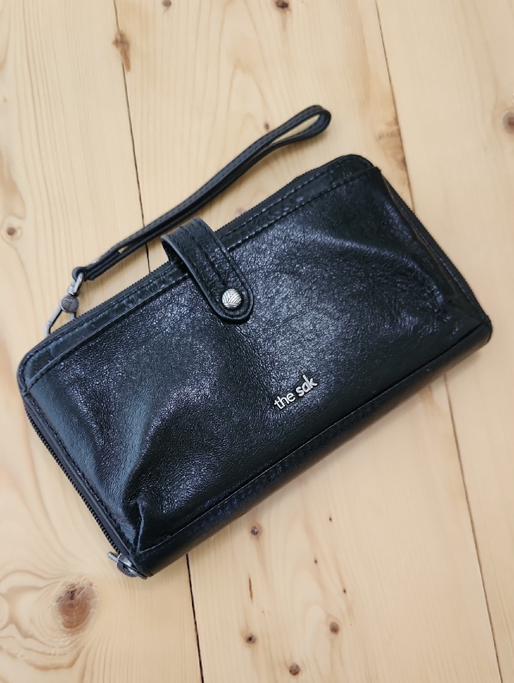 The Sak Iris Large Leather Smartphone Wristlet Wallet and Clutch Black